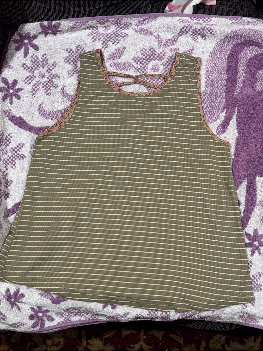 Women’s Hem & Thread Olive Green Striped Tank w Floral Trim. Size Small 10/10